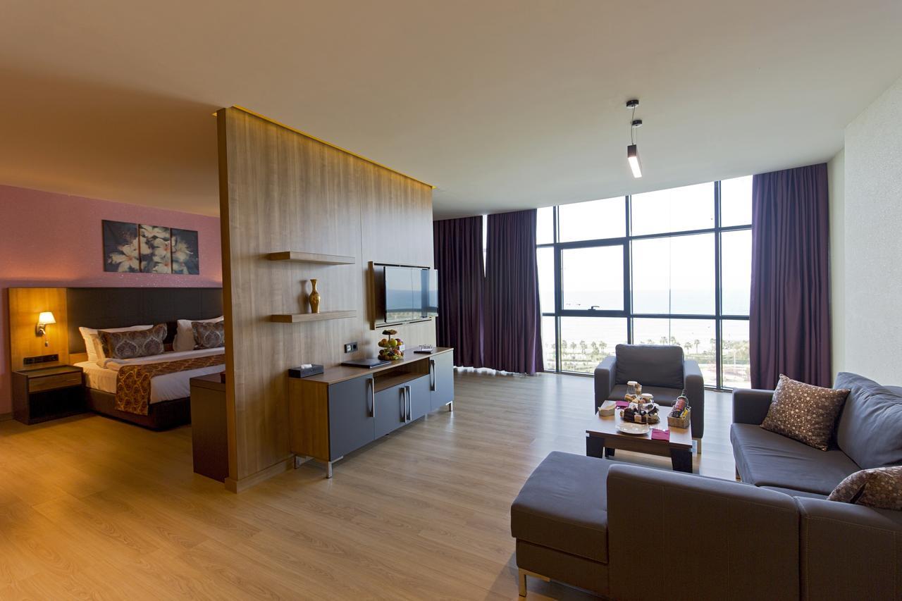 Euphoria Batumi Convention & Casino Hotel Extérieur photo Suite